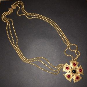Vintage costume necklace.